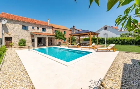 Location Maison à Vir 6 personnes