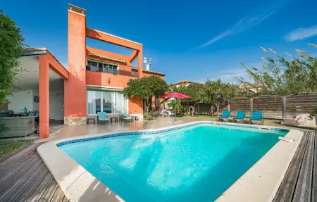 Location Maison à Saint Laurent du Var 12 personnes