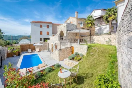 Location Maison à PAZIN 8 personnes