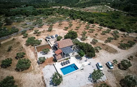 Location Maison à Pucisca   Praznica 5 personnes