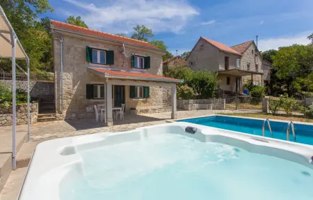 Location Maison à Bajagic 4 personnes