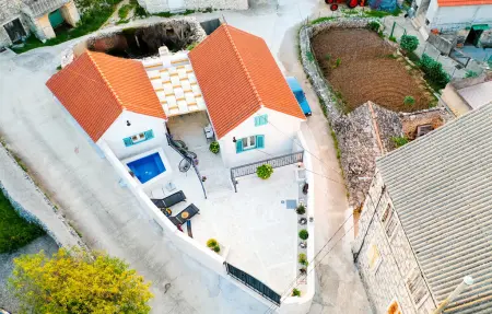 Location Maison à Nerezisca 4 personnes