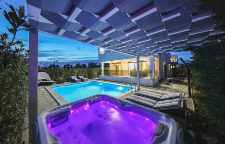 Location Maison à Nin 8 personnes