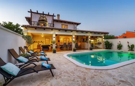 Location Maison à Zaton 12 personnes