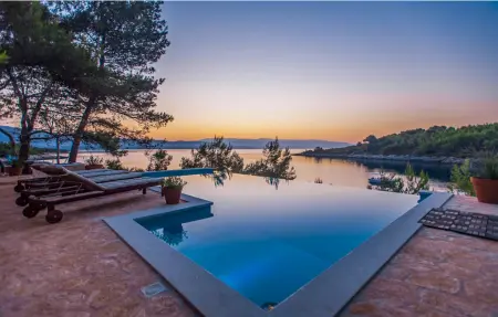 Location Maison à Vrbanj 11 personnes