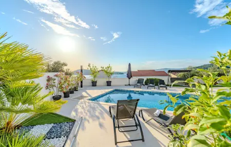 Location Maison à Razanj 8 personnes