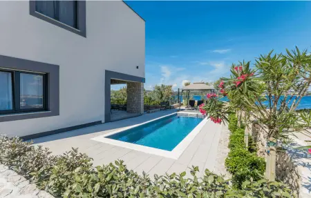 Location Maison à Pasman 7 personnes