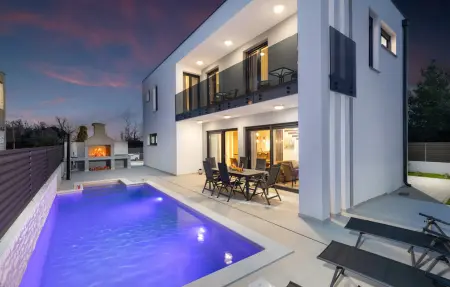 Location Maison à Zaton 8 personnes