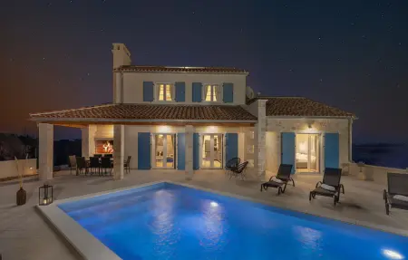 Location Maison à Nin 8 personnes