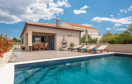 Location Maison à Nin 9 personnes