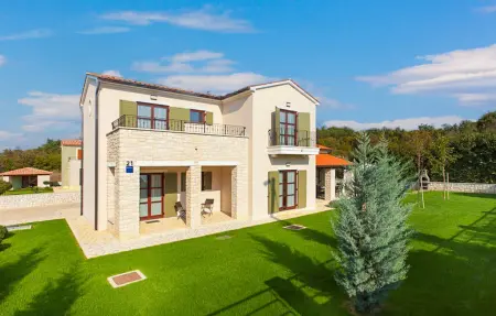 Location Maison à Snasici 8 personnes