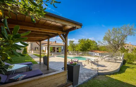 Location Maison à Nedescina 8 personnes