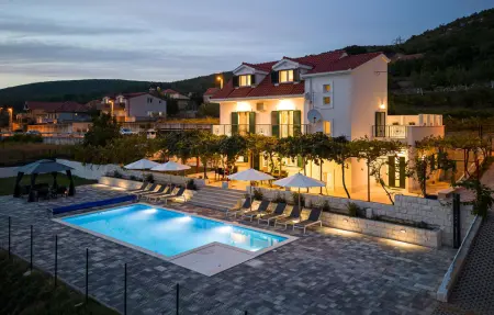 Location Maison à Dicmo Prisoje 10 personnes