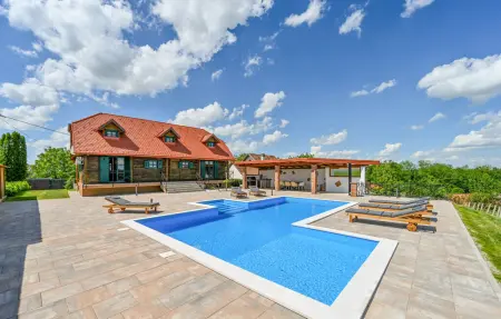 Location Maison à Lestakovec 9 personnes