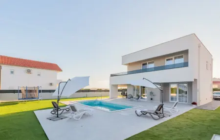 Location Maison à Vrsi 8 personnes