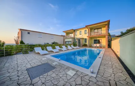 Location Maison à Vir 20 personnes