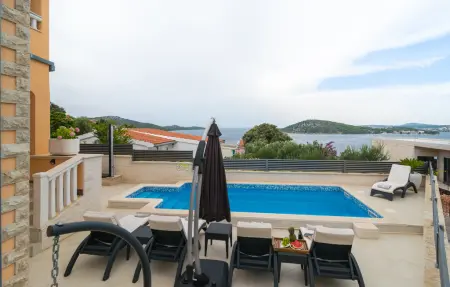 Location Maison à Razanj 8 personnes