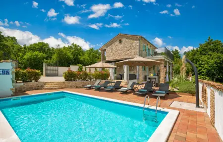 Location Maison à Filipi 6 personnes