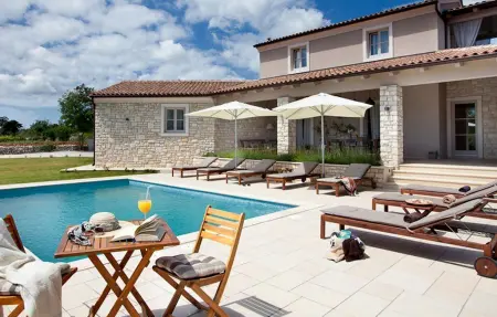 Location Maison à Divsici 8 personnes