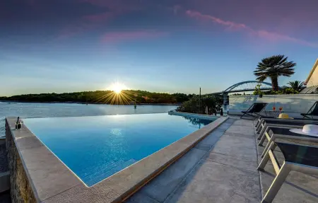 Location Maison à Zdrelac 10 personnes