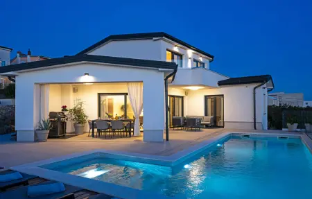 Location Maison à Smrika 8 personnes