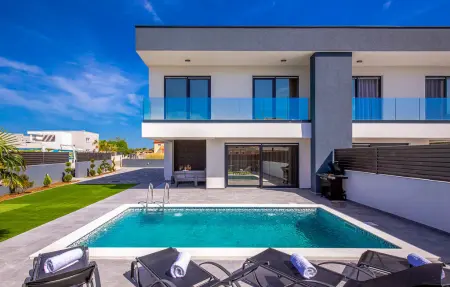 Location Maison à Zaton 8 personnes