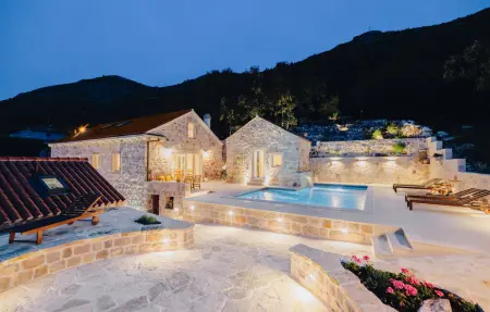 Location Maison à Uskoplje 14 personnes