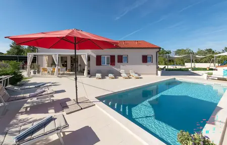 Location Maison à Mali Vareski 10 personnes