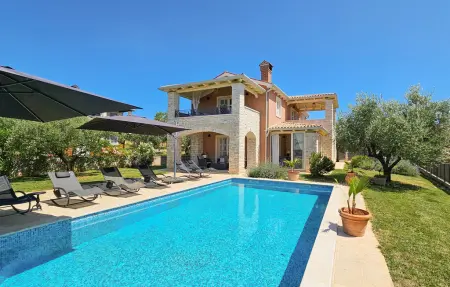 Location Maison à Kastelir 8 personnes