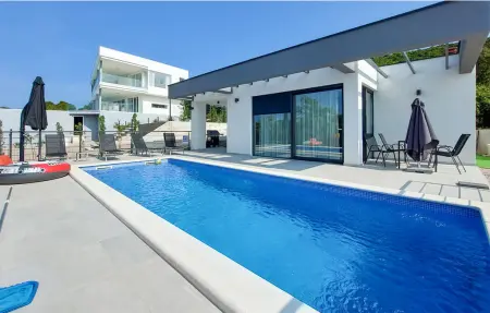 Location Maison à Reburici, Trget 5 personnes