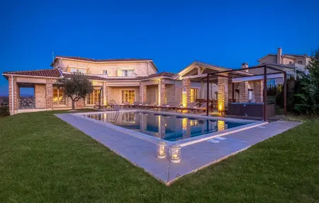 Location Maison à Bajkini 8 personnes