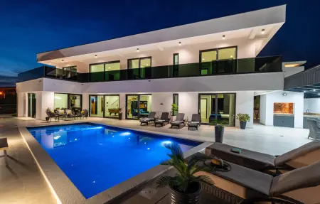 Location Maison à Maslenica 9 personnes