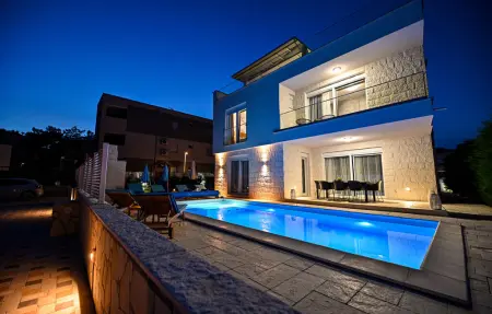 Location Maison à Vir 8 personnes