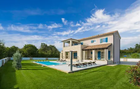 Location Maison à Snasici 8 personnes