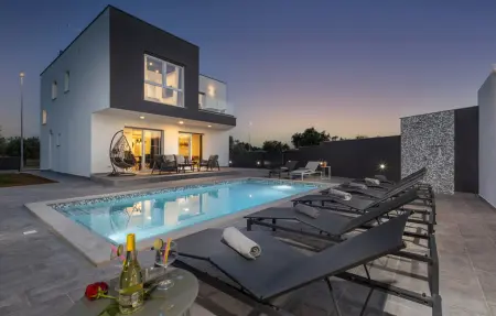 Location Maison à Galizana 8 personnes