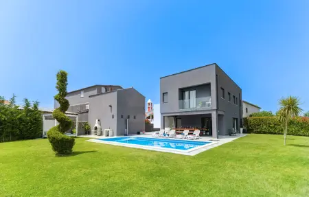 Location Maison à Zemunik Donji 8 personnes