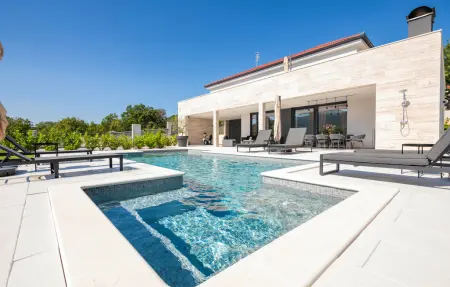 Location Maison à Cista Velika 8 personnes