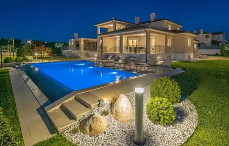 Location Maison à Kastelir 10 personnes