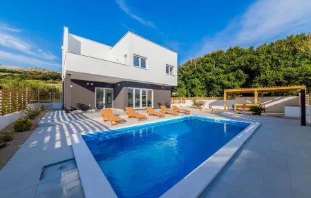 Location Maison à Pag 10 personnes