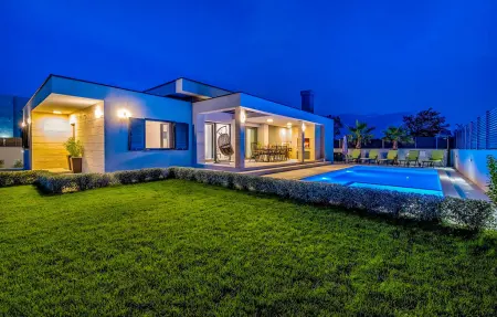 Location Maison à Nin 10 personnes