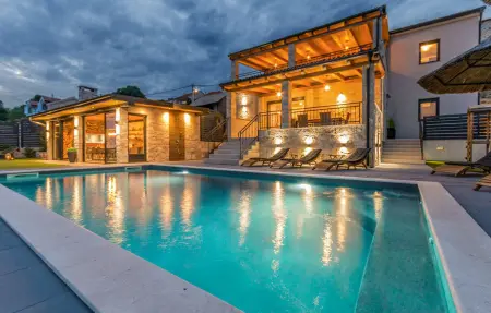 Location Maison à Vrana 8 personnes