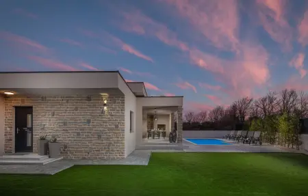 Location Maison à Nin 10 personnes