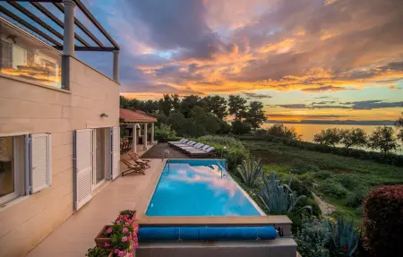 Location Maison à Mirca 13 personnes