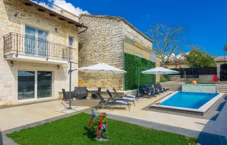 Location Maison à Pazin 8 personnes