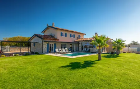 Location Maison à Maruzini 8 personnes