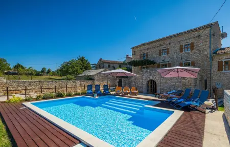 Location Maison à Zminj 12 personnes