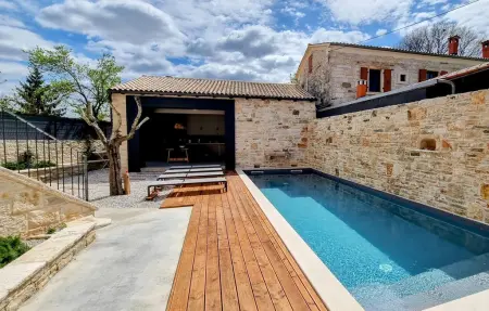 Location Maison à Tinjan 8 personnes