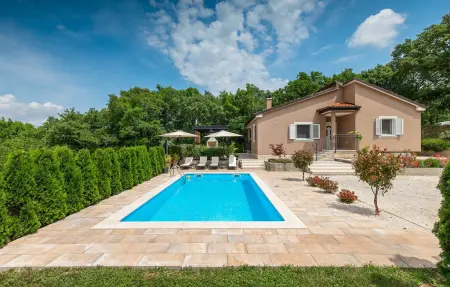 Location Maison à Tinjan 4 personnes