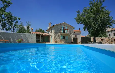 Location Maison à Barban 4 personnes