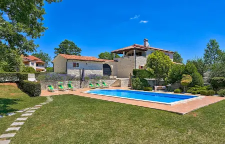 Location Maison à Tinjan 8 personnes